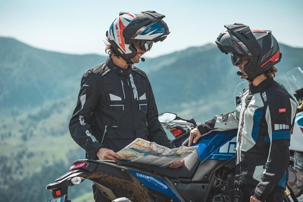 Schuberth E2: l’Adventure apribile